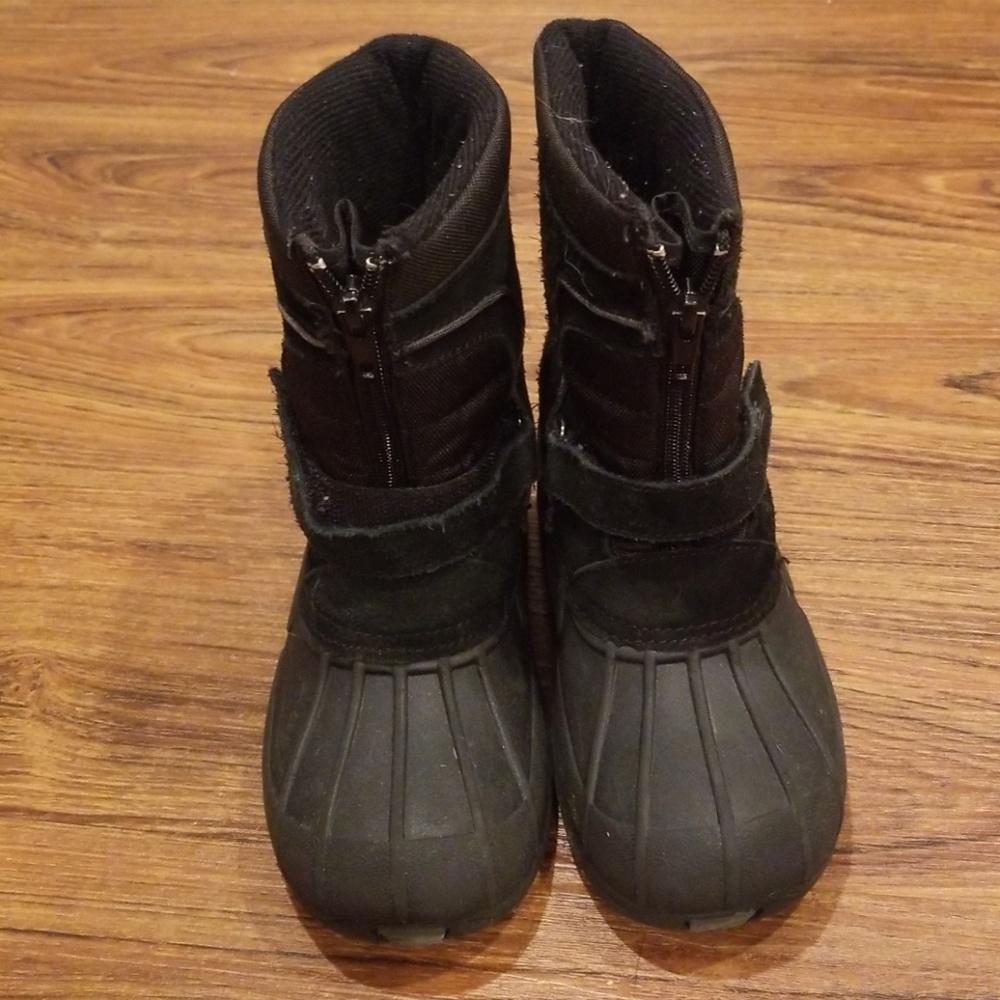 Snow boots